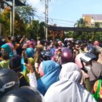 Emak-Emak Ricuh hingga Jatuh Pingsan, 1.000 Liter Minyak Goreng Ludes Kurang dari Sejam