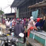 "Kami Mau Minyak Goreng!" Emak-Emak Teriak di Depan Toko
