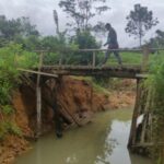 UPT PU Sepaku Segera Perbaiki Jembatan Rusak di Desa Semoi Dua
