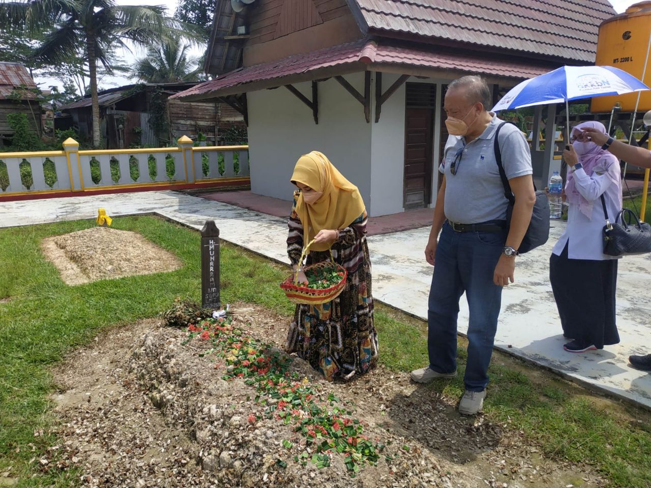 Tiba di Berau, Sri Juniarsih dan Edy Ziarah ke Makam Mantan Bupati Muharram