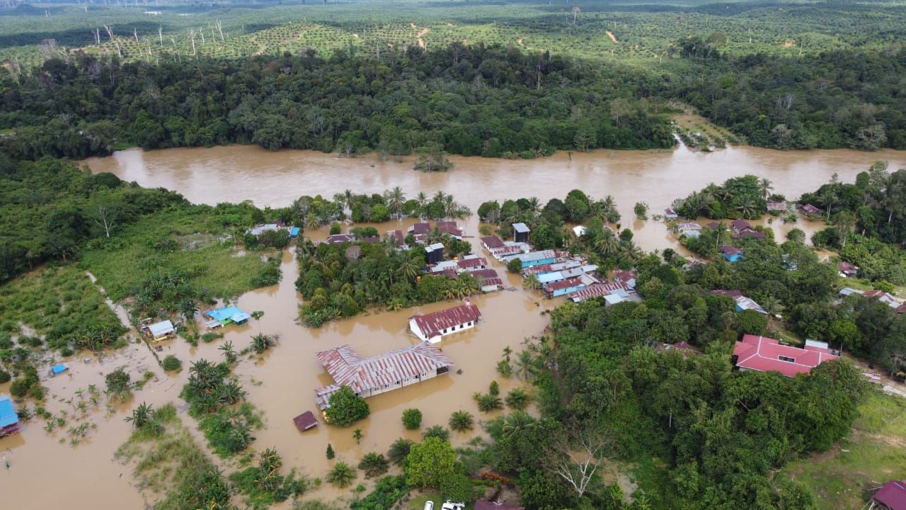 Banjir Merendam Sejumlah Kampung di Kecamatan Segah