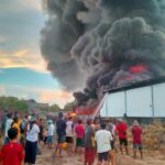 Bengkel dan Gudang Ban Terbakar, Pemadam Dipaksa Buat Foam dari Detergen