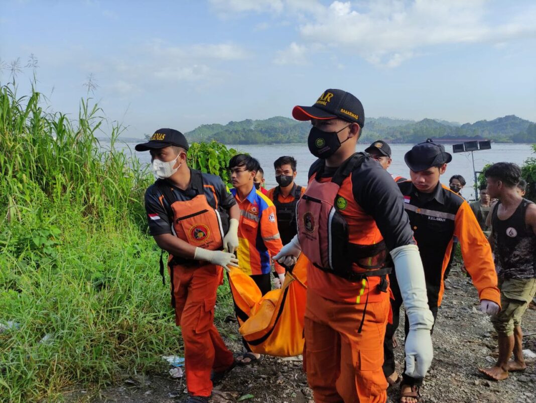 Jasad Bocah SD yang Tenggelam di Sungai Mahakam Ditemukan
