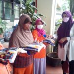 Penyapu Jalan dan Warga Panti Asuhan Terima Bantuan Beras dari Purgas Perempuan Kaltim