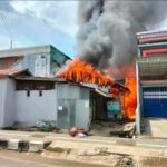 Rumah Bangsalan 12 Pintu di Berau Terbakar
