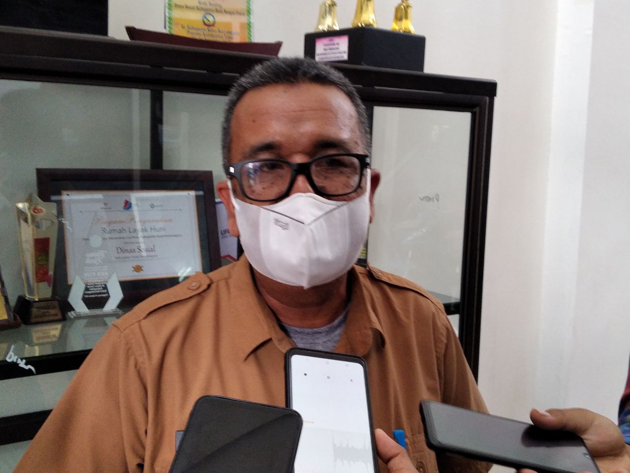 Dinsos Kukar Salurkan Bantuan Korban Banjir di Hulu Mahakam