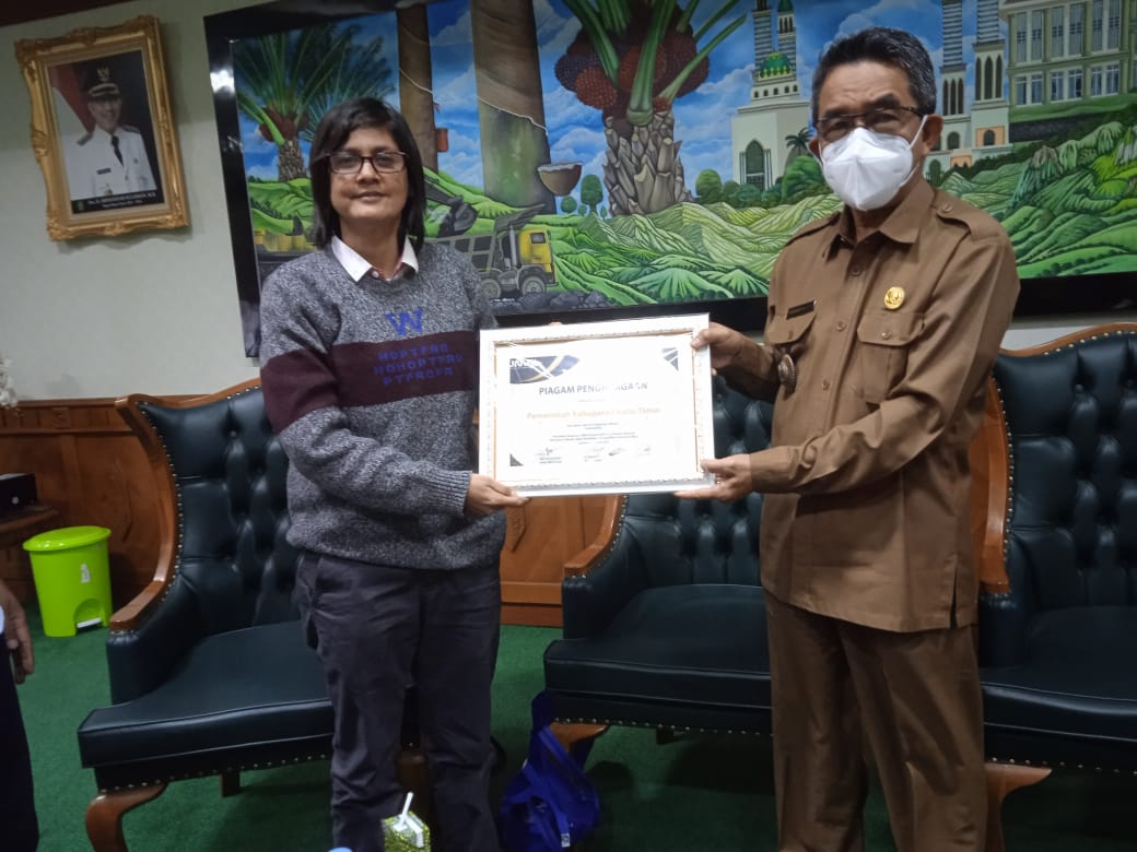 JMSI Kaltim Beri Penghargaan ke Bupati Kutim