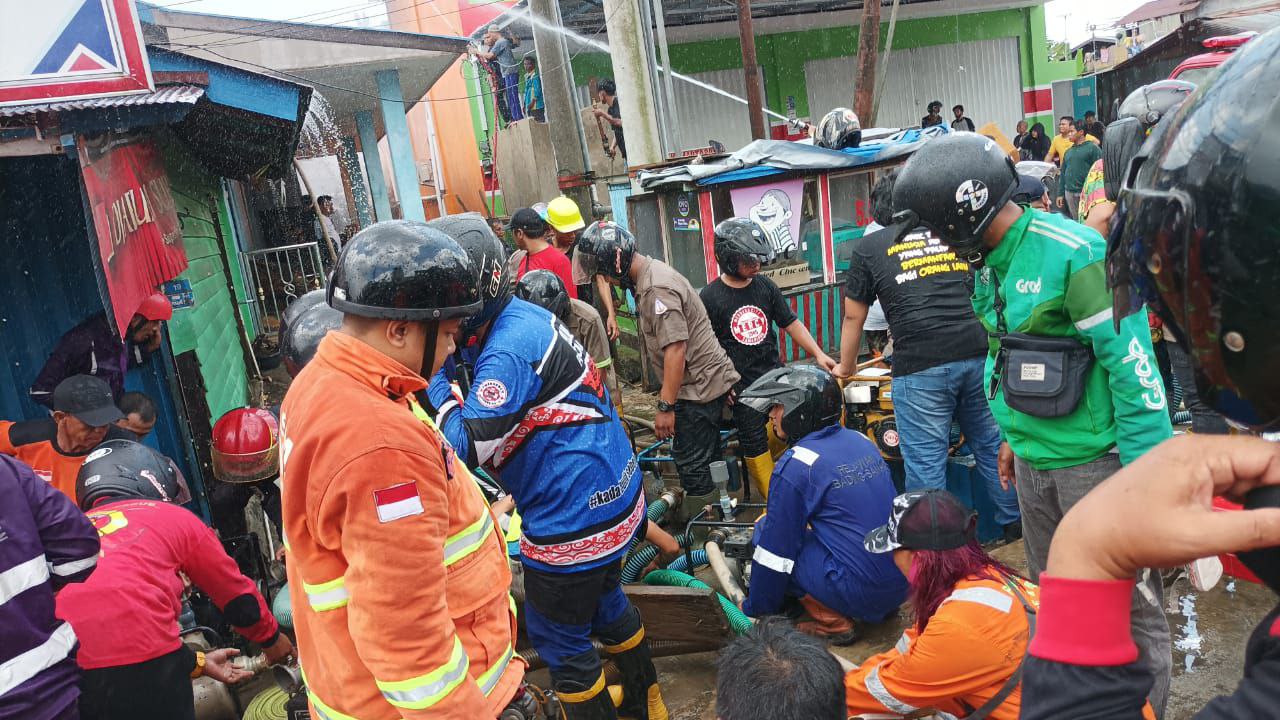 6 Bangunan, 1 Pikap, Terbakar di Jalan Kebahagiaan