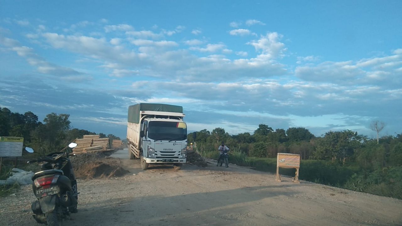 Rekontruksi Jalan Dusun Pendamaran, Bulan Depan Rampung