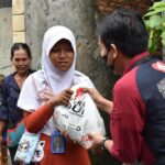 Artha Graha Peduli Bersama Bank Artha Graha Internasional Salurkan Bantuan Tunai dan Sembako ke Masyarakat