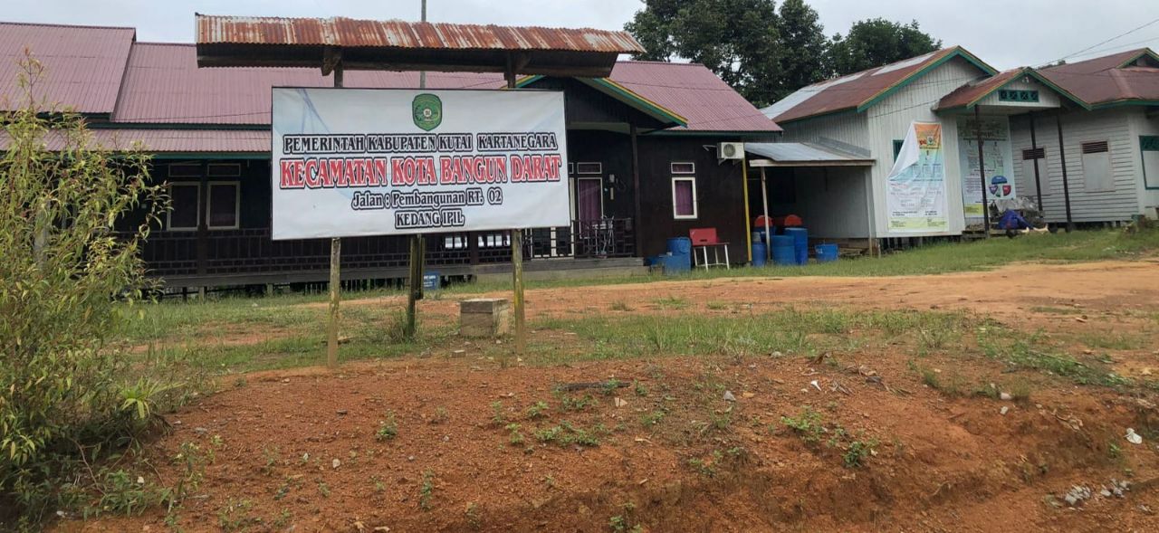 Layanan Publik Kecamatan Kota Bangun Darat Dilakukan Di Kantor Kecamatan Induk
