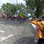 Tolak Kenaikan BBM, Mahasiswa Bobol Pagar Kantor Gubernur, Wagub Sepakat dengan Isi Tuntutan