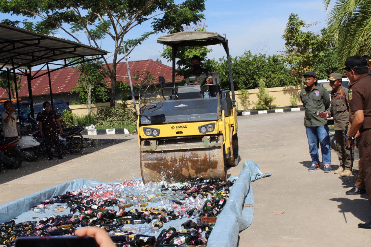 Kejari Berau Musnahkan Barang Bukti dari 155 Perkara