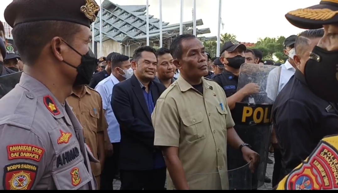 Demo Tolak Kenaikan Harga BBM Ricuh Usai Ditemui Hasanuddin Mas'ud