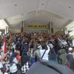 Ribuan Guru Kepung Balai Kota, Andi Harun Ajak Berjuang Bersama ke Pusat