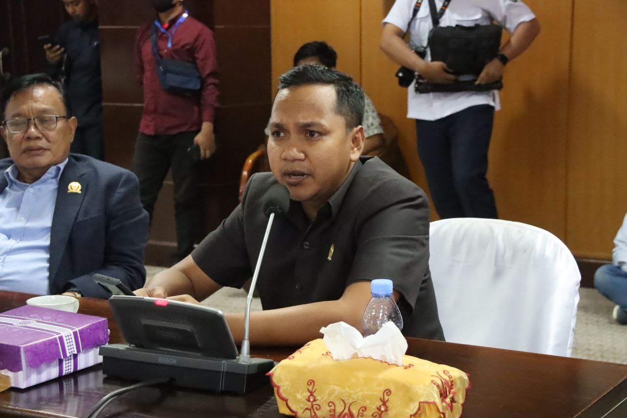 Lagi, Anggota Dewan Sentil Plt Kepala Biro Barjas