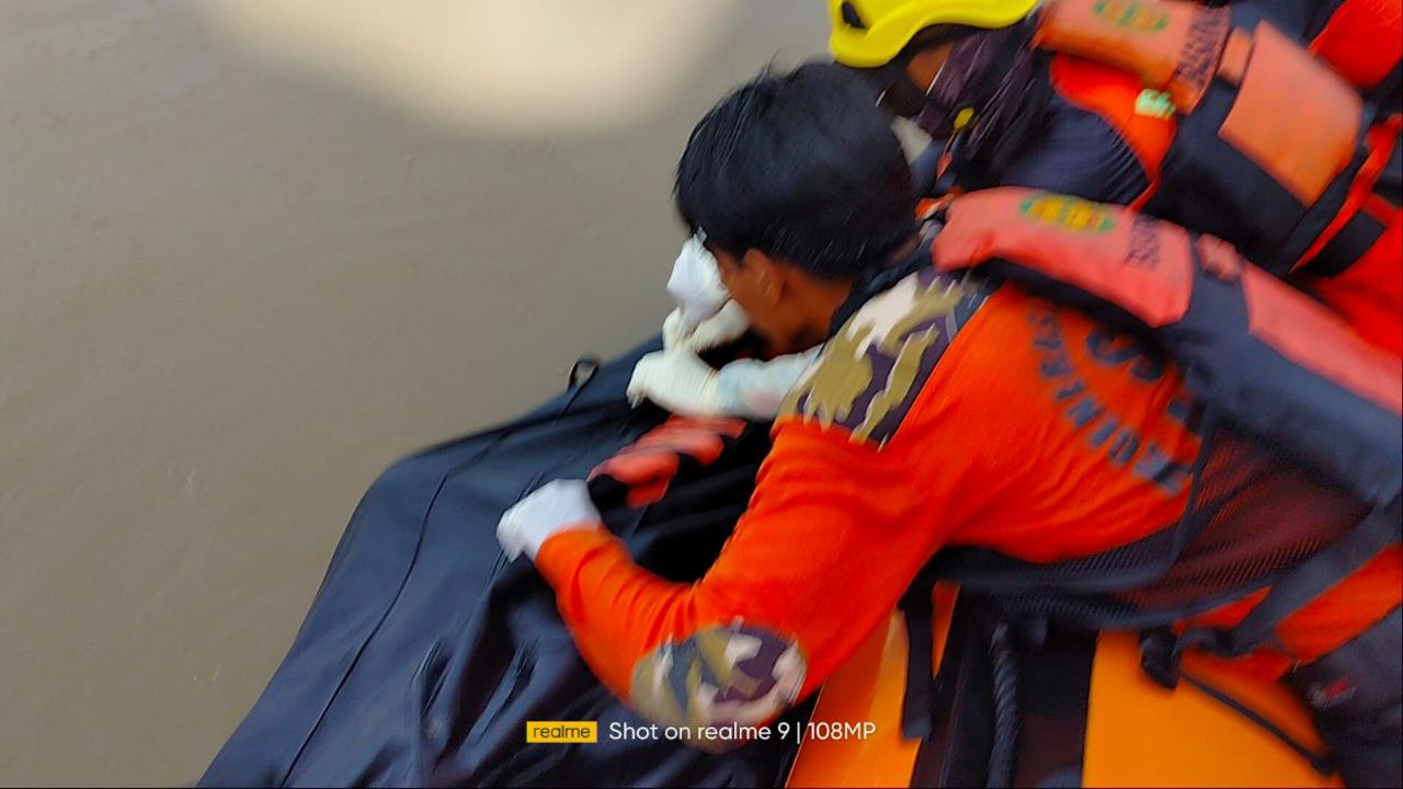 Jasad Muhammad Rahim Ditemukan 400 Meter dari Lokasi Kapal Tenggelam