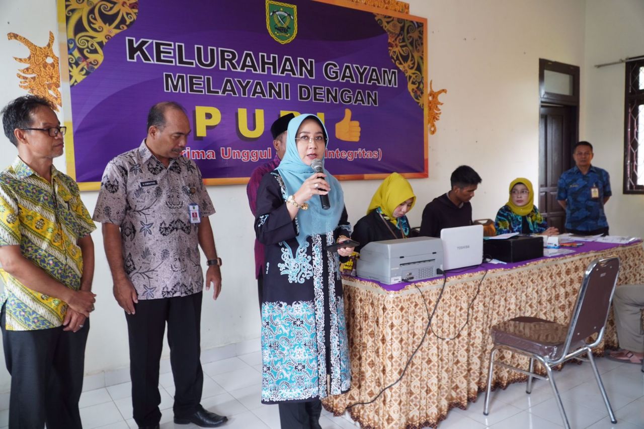 Bupati Serahkan Tunjangan untuk Lansia dan Yatim Piatu