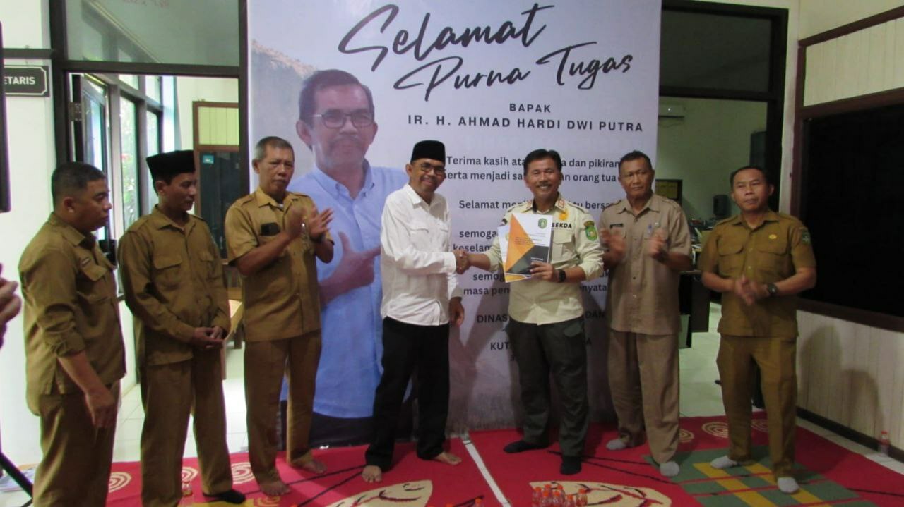 Hari Terakhir Kerja, Kepala Distransnaker Dilepas Staf dan Sekda Kukar