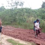 Monitoring Pengerasan Jalan, Anggota DPRD Kutim Bang Afi Temui Masyarakat