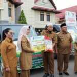 Bupati Serahkan Bantuan untuk Korban Banjir dan Kebakaran