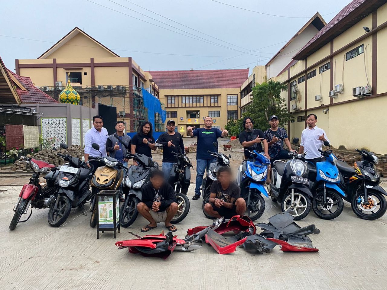 Dua Pria Ini Curi Lima Sepeda Motor Plus Satu Kotak Amal