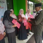 Peringati Hari Pahlawan, SLB Negeri Pembina Provinsi Kaltim Berikan Hadiah Guru Berprestasi