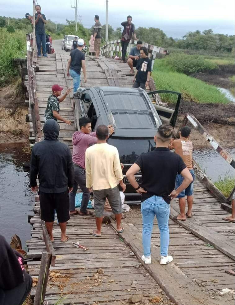 Besok, Dinas PU Kukar Perbaiki Jembatan Kayu Batu Seberang