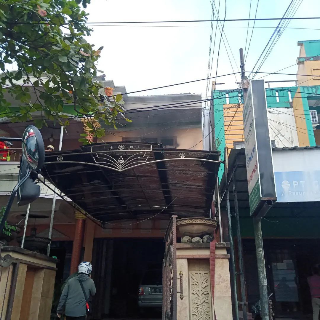 Rumah Berlantai 2 di Jalan Pasundan Terbakar