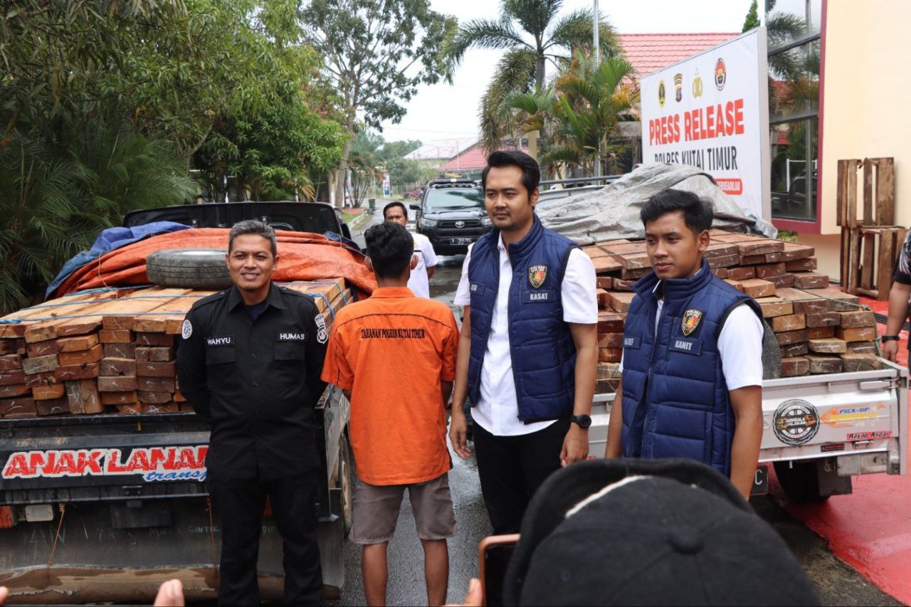 Polres Kutim Amankan 3 Pelaku Penyelundupan Kayu, 1 Orang Masih Berumur 14 Tahun