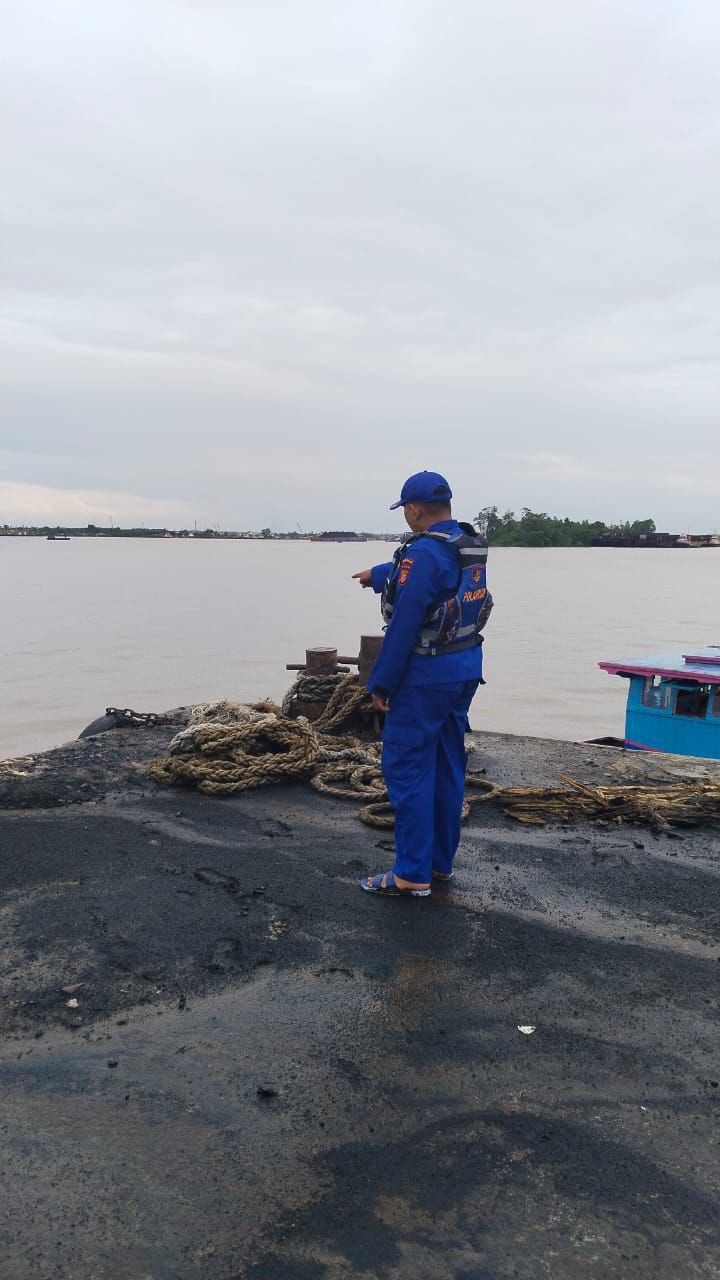 ABK Loncat ke Sungai Mahakam