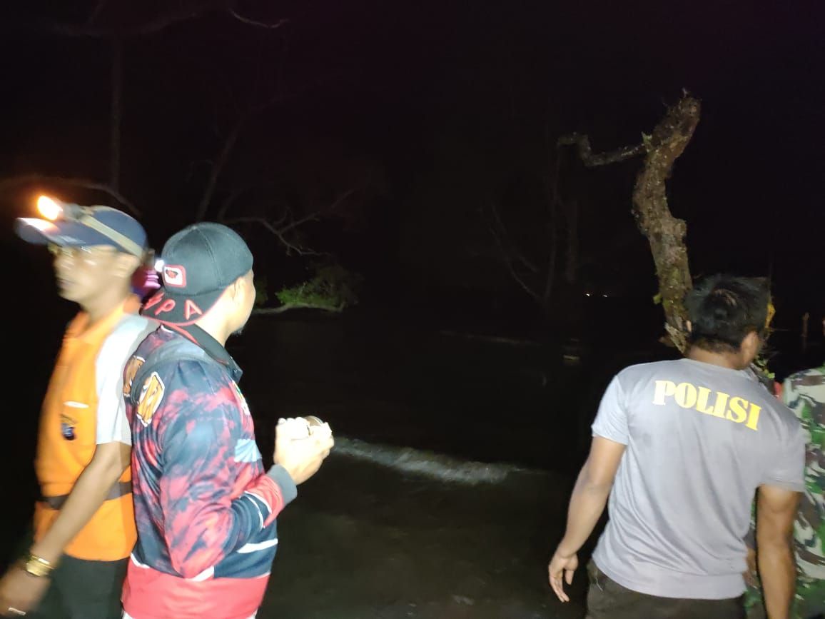 Memancing Saat Air Laut Surut, Tak Sadar Laut Pasang, Pria Ini Hilang