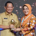 Bupati Berau Terima Anugerah UHC Award 2023 dari Kemendagri