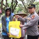 Polres Berau Bagikan Paket Sembako