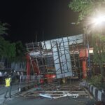 Reklame yang Melekat di JPO Lembuswana Diturunkan