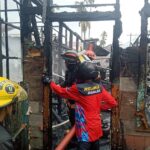 Hujan Deras, Permukiman Padat di Karang Asam Ilir Terbakar, Relawan Sesak Nafas