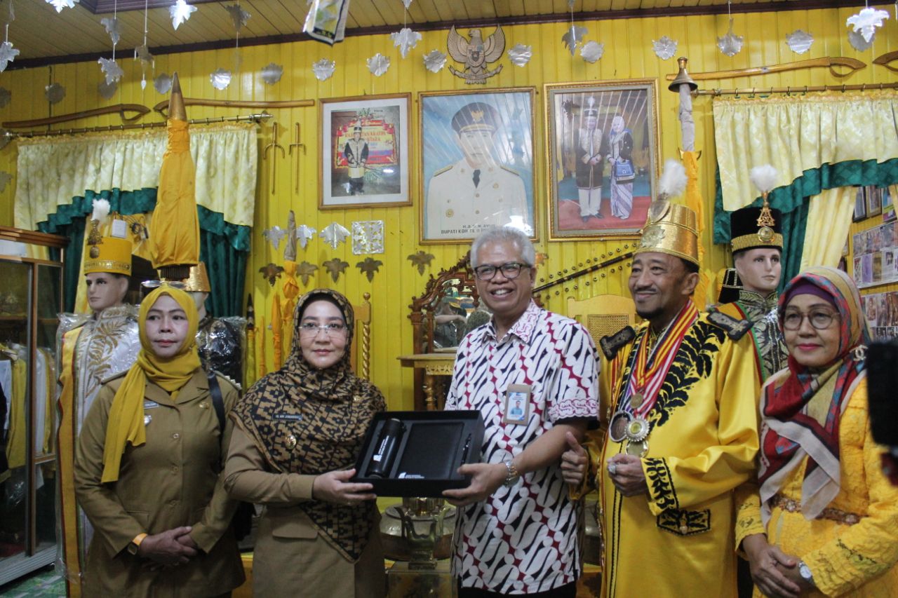 ANRI Lakukan Perawatan Pada Naskah Kuno Kesultanan Gunung Tabur, Bupati Berau: Kita Dukung