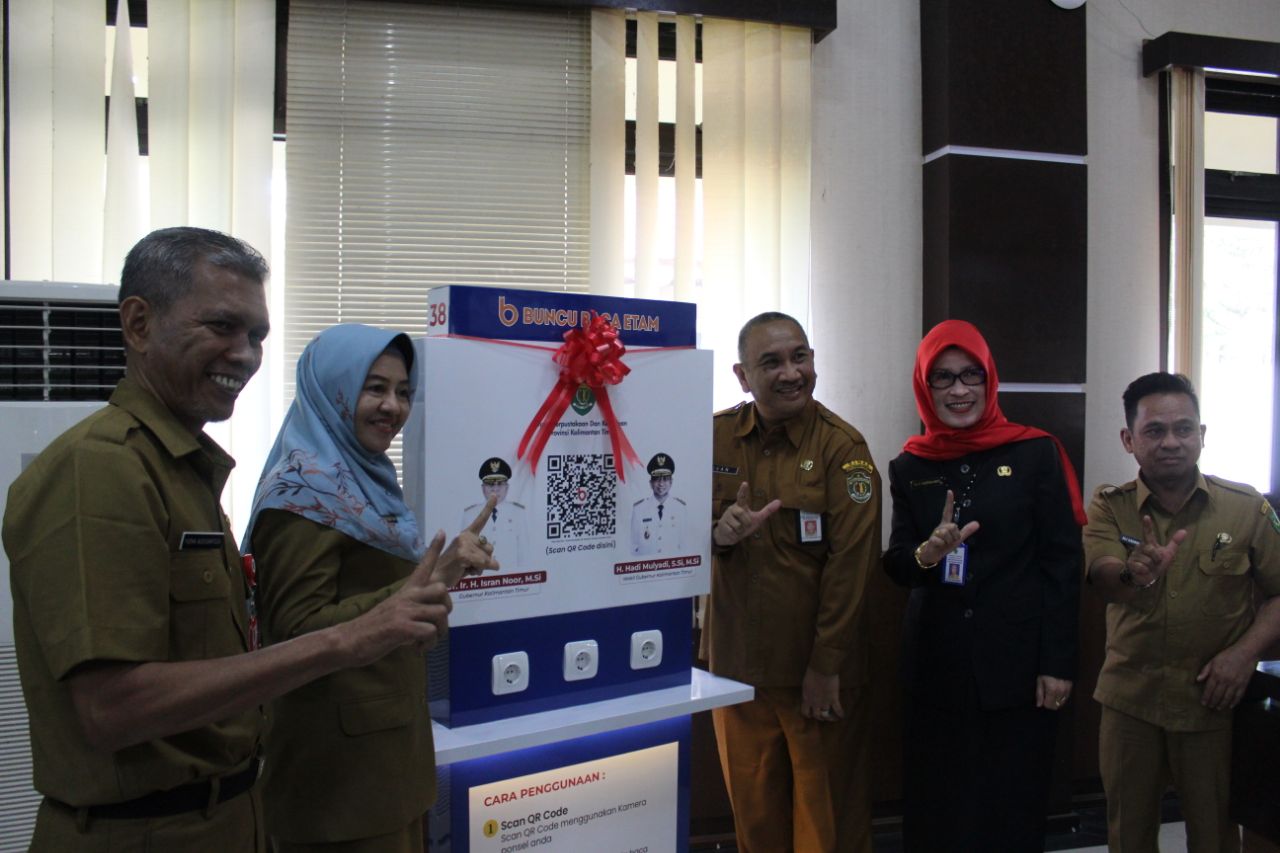 Penyerahan Perangkat Digital Titik Baca Etam, Berau Kabupaten Penerima Pertama