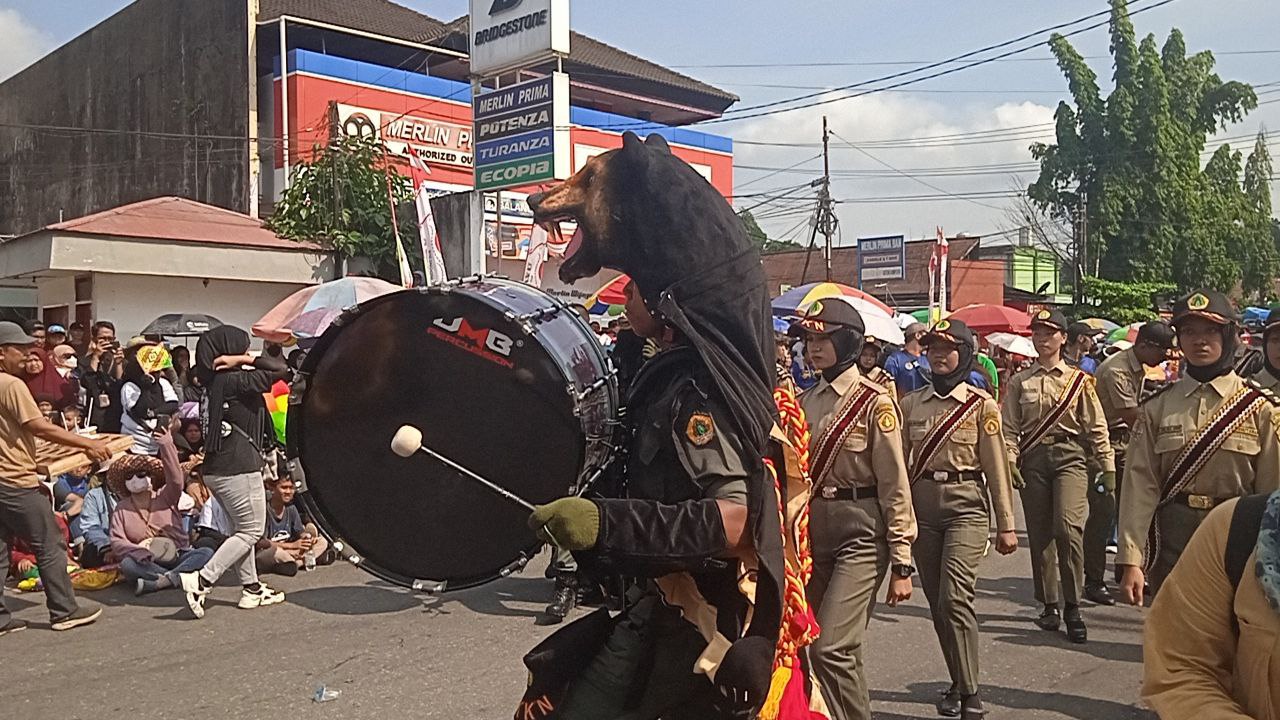 Pawai Pembangunan Sedot Perhatian Ribuan Warga