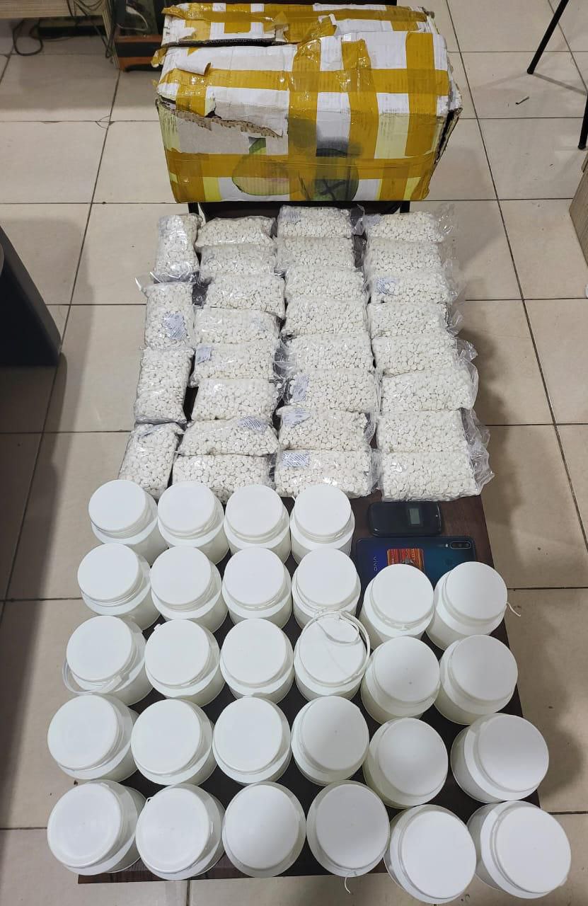 Polres Kukar Tangkap Dua Pria Pemilik Ribuan Pil Dobel L