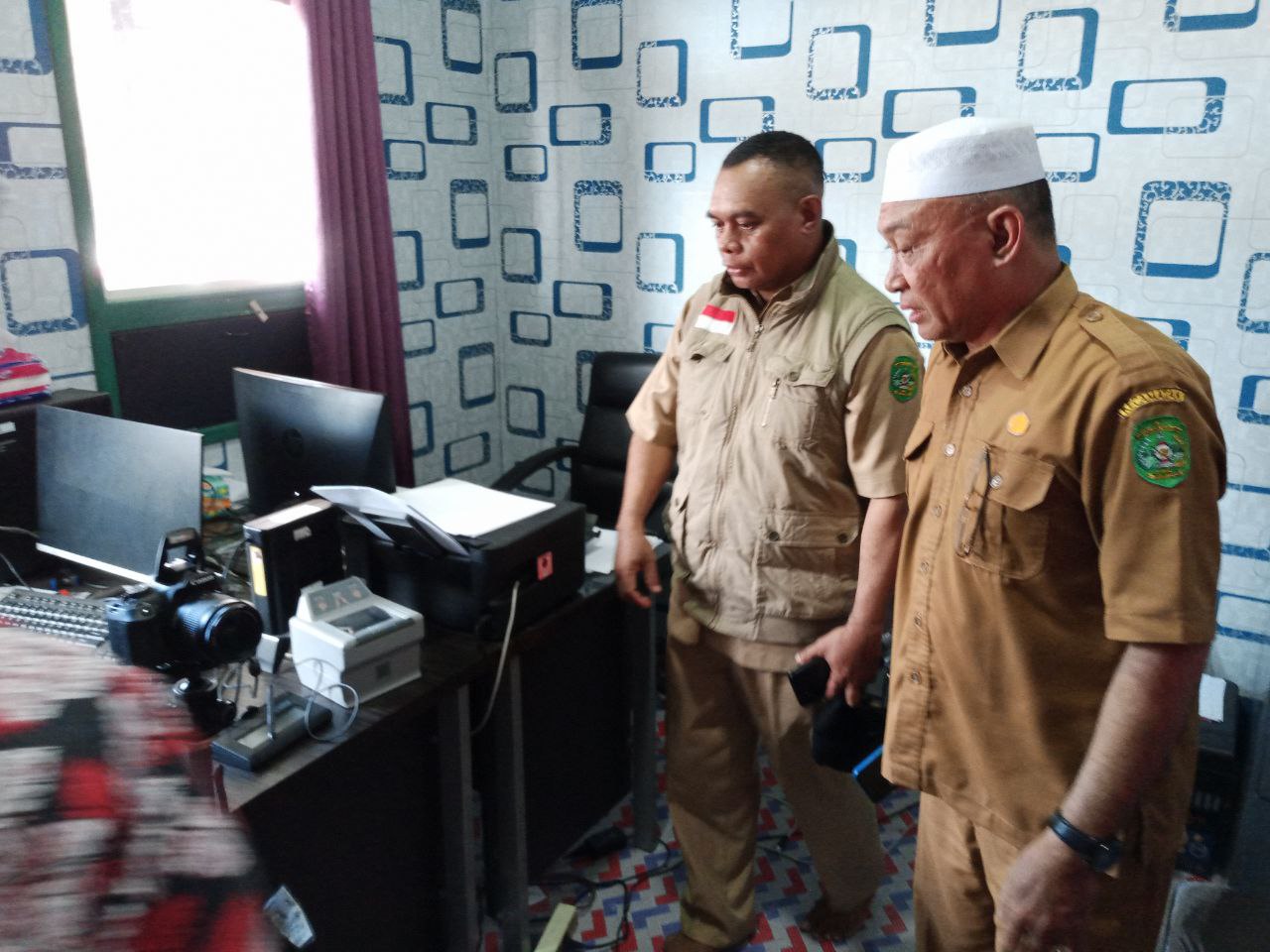 Percepat Adminduk, Pemerintah Kecamatan Kota Bangun Darat Boyong Alat Rekam KTP-el ke Desa-Desa