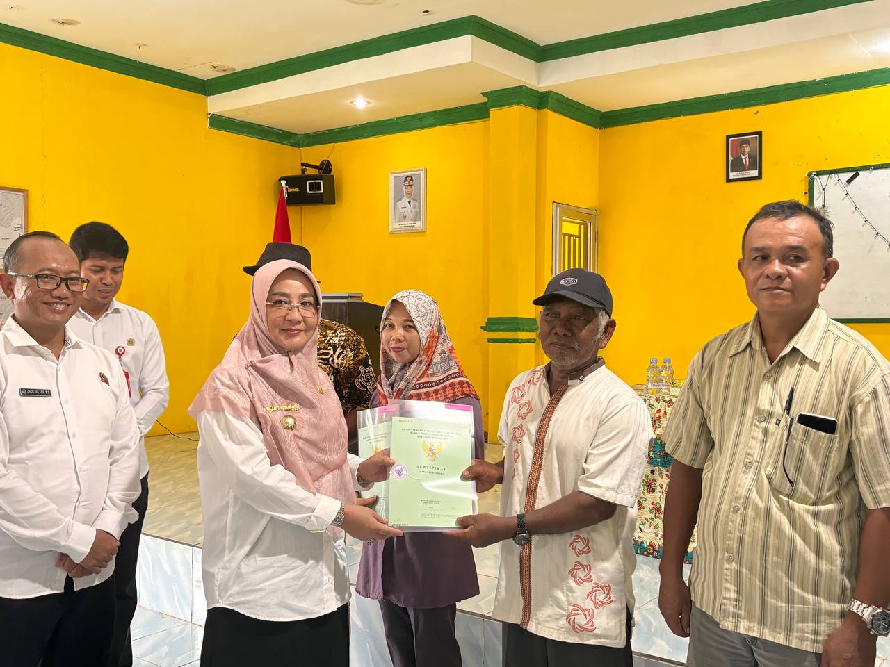Bupati Berau Sri Juniarsih Mas Serahkan 661 Sertifikat PTSL, Perkuat Legalitas Lahan