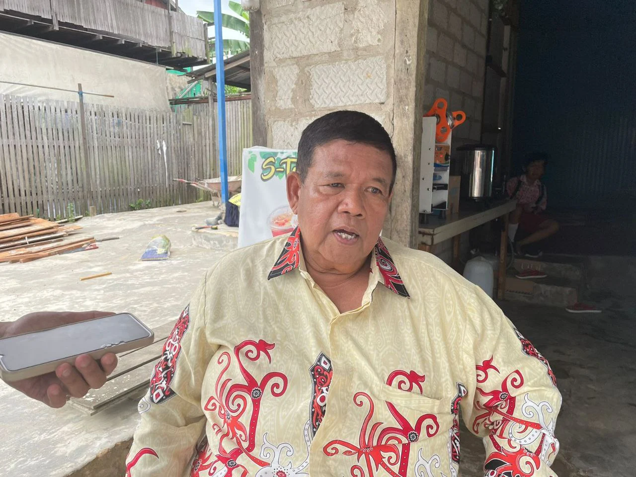 Kades Loa Janan Ulu Sebarkan Pamflet Capaian APBDes 2023