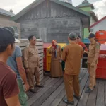 Pemcam Muara Wis Beri Bantuan Mesin Pencacah Sampah di Desa Melintang