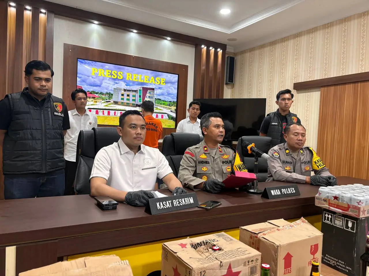 Polres Berau Amankan 23.795 Botol Miras, Pemilik Diduga Mengoplos