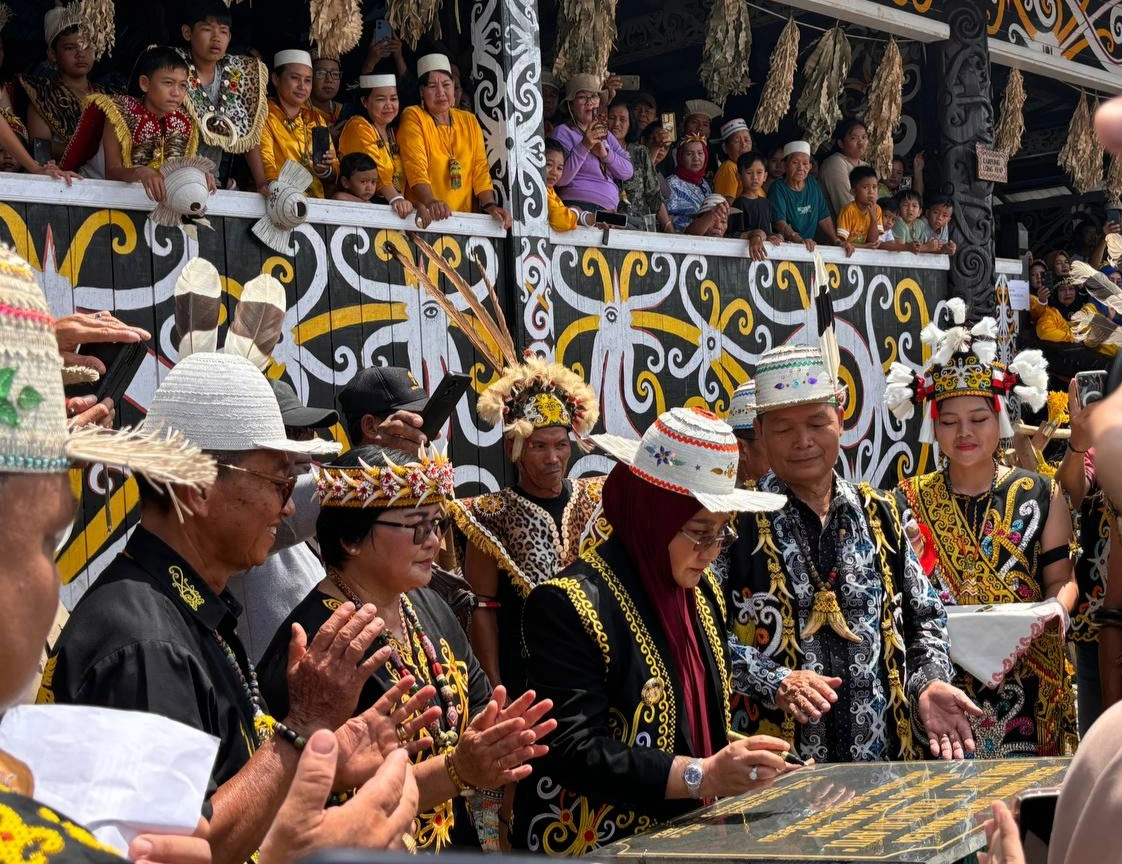 Bupati Berau Resmikan Balai Adat Kampung Tepian Buah Kecamatan Segah