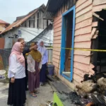 Bupati Serahkan Bantuan untuk Korban Kebakaran di Teluk Bayur