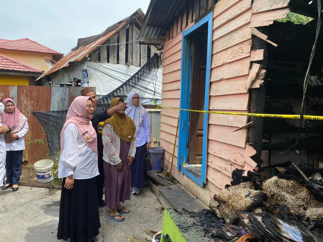 Bupati Serahkan Bantuan untuk Korban Kebakaran di Teluk Bayur