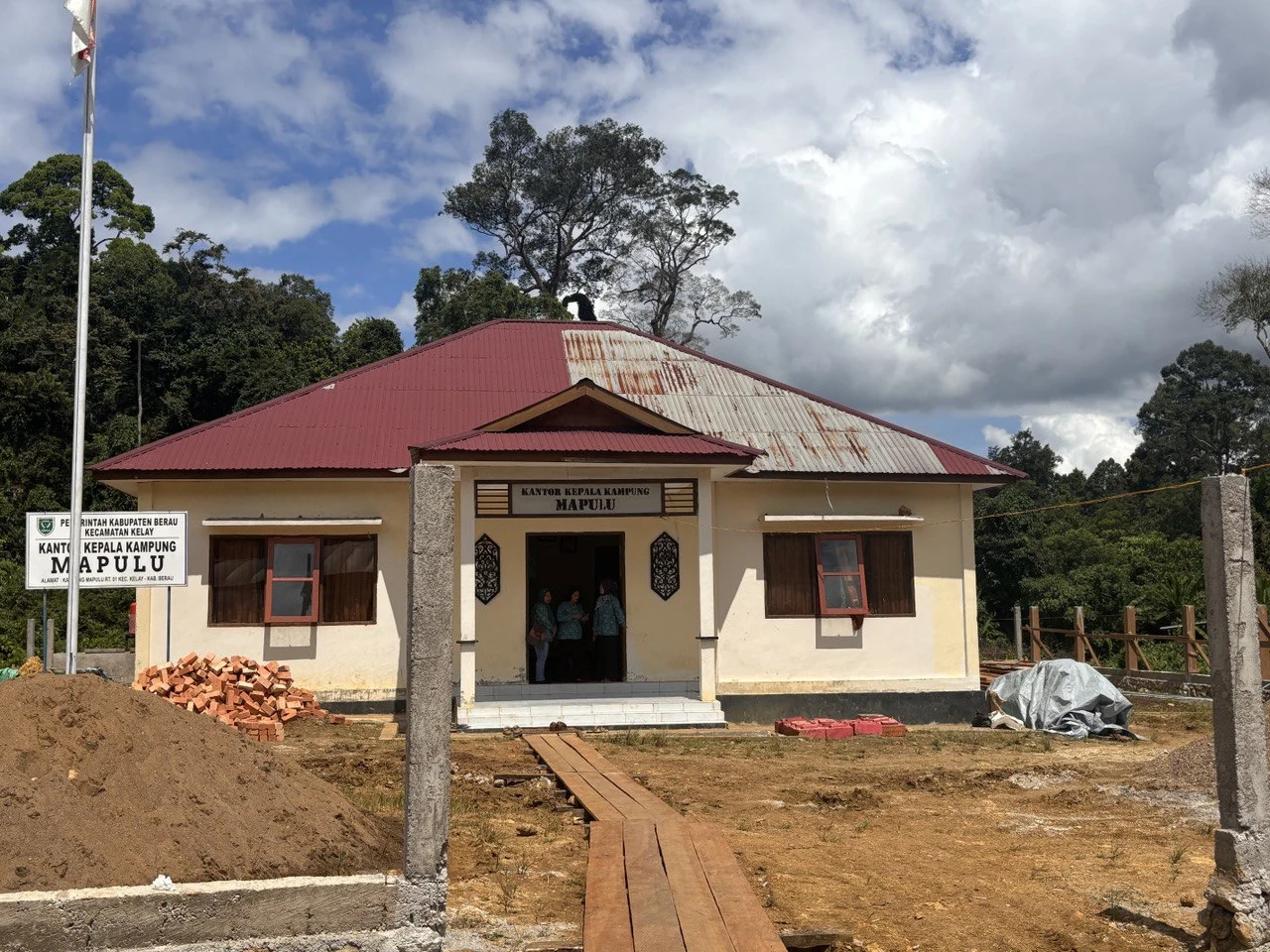 Kampung Mapulu Naik Status Jadi Berkembang, Listrik hingga Guru SD Belum Ada (2)