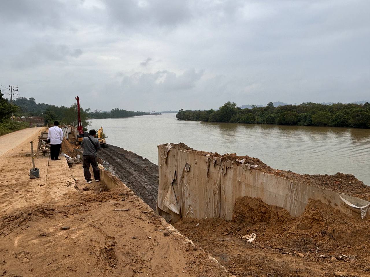 Bupati Tinjau Proyek Turap Senilai Rp46,7 Miliar